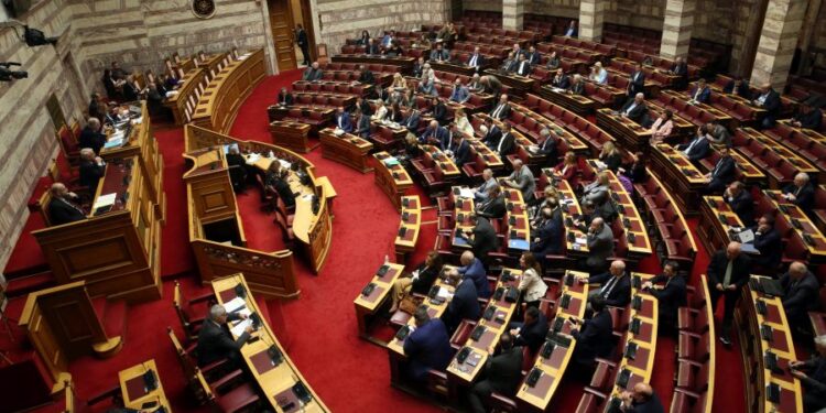 Δεύτερη ημέρα συζήτησης στην Βουλή επί της πρότασης δυσπιστίας