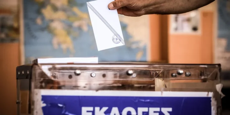 Δημοσκόπηση Interview: Προβάδισμα 10 μονάδων για τη ΝΔ – Δεύτερο κόμμα η Πλεύση Ελευθερίας