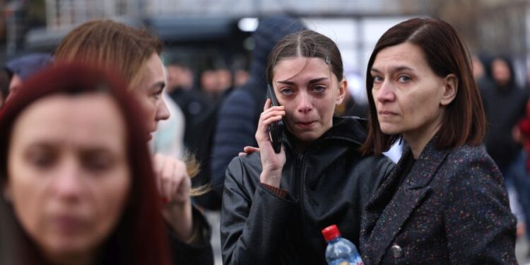 Βόρεια Μακεδονία: Θρήνος και οργή συγγενών – Παραιτήθηκε ο Δήμαρχος της πόλης Κοτσάνι