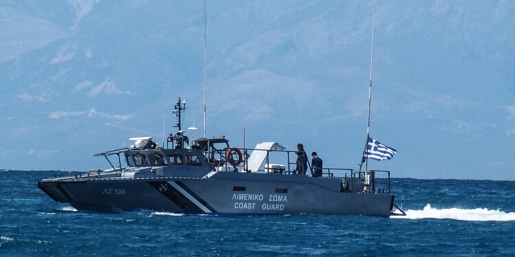 Κρήτη: Επιχείρηση διάσωσης 43 μεταναστών που επέβαιναν σε πλοιάριο νότια της Γαύδου
