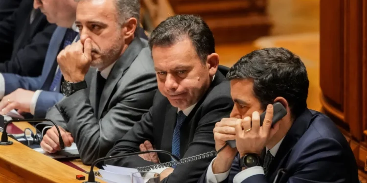 Πορτογαλία: Για πρόωρες εκλογές ετοιμάζεται η χώρα μετά την πτώση της κυβέρνησης