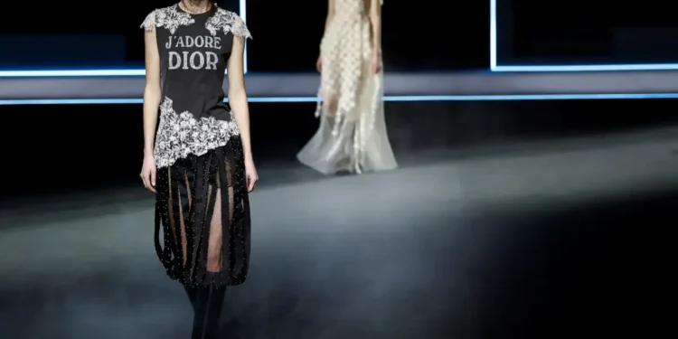 Dior: Η Maria Grazia Chiuri δημιούργησε μία συλλογή ωδή στο ντύσιμο χωρίς φύλο!