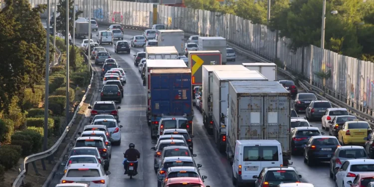 Κίνηση: Μποτιλιάρισμα στον Κηφισό και στο κέντρο – Καθυστερήσεις στην Αττική Οδό