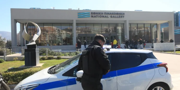 Υπό περιορισμό ο βουλευτής της Νίκης Ν. Παπαδόπουλος – Εισέβαλε στην Εθνική Πινακοθήκη και κατέστρεψε εκθέματα