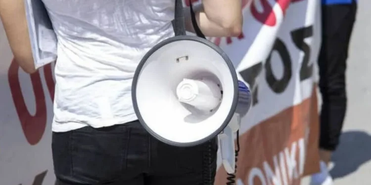 Στάση εργασίας από τους εκπαιδευτικούς σήμερα στις 13:00 και συγκέντρωση στο Υπουργείο Παιδείας