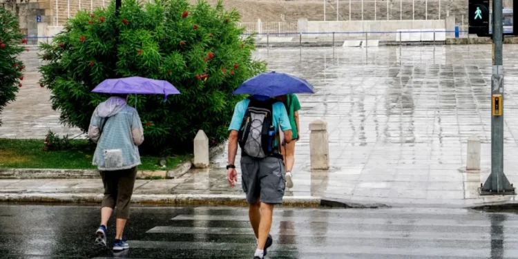 Καιρός: Λασποβροχές με ζέστη