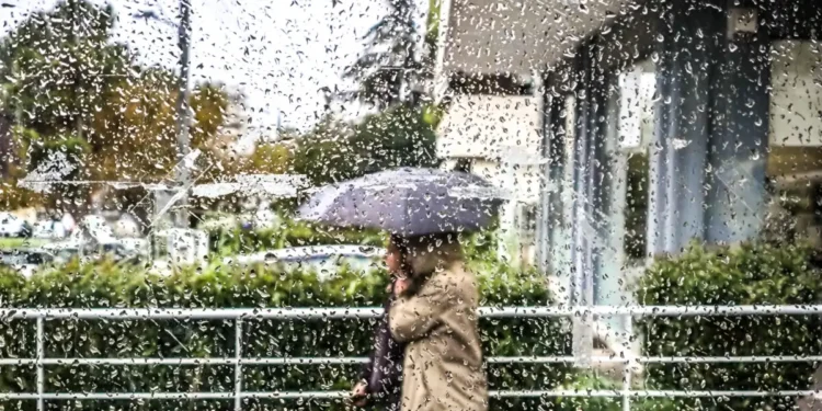 Καιρός σήμερα: Στους 26 βαθμούς ο υδράργυρος σε Κρήτη και Δωδεκάνησα – Βροχές στην Αττική