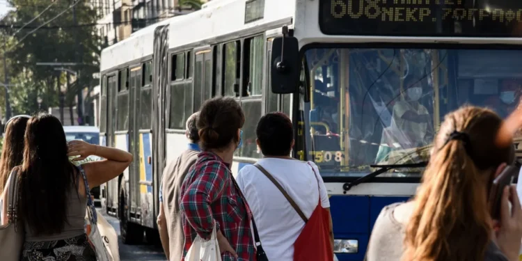 Με μειωμένα δρομολόγια και σήμερα τα Μέσα Μαζικής Μεταφοράς – Επιστρέφει ο Δακτύλιος