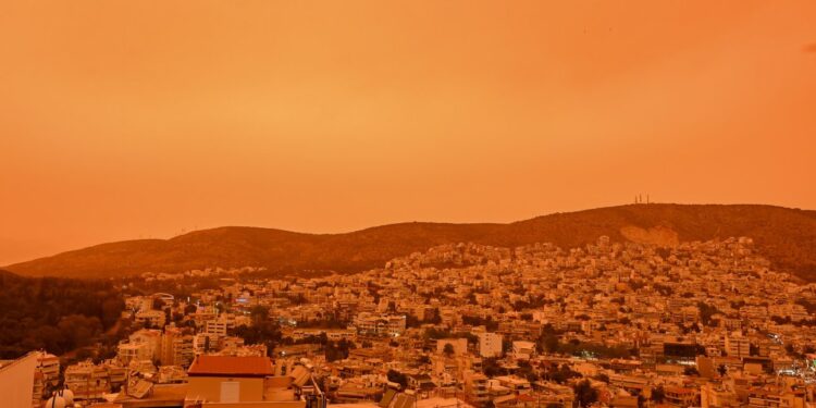 Καιρός: Επιστρέφει η αφρικανική σκόνη μαζί με τη ζέστη – Πού αναμένονται υψηλές συγκεντρώσεις