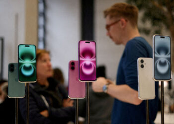 Τα iPhone μπορεί να γίνουν απλησίαστα για τους Αμερικανούς μετά τους δασμούς Τραμπ