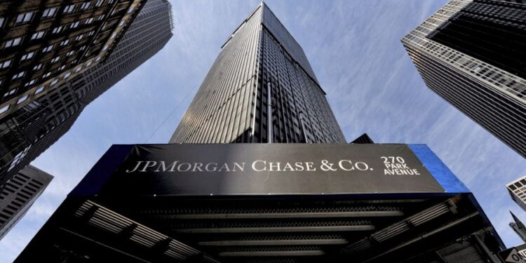 JP Morgan για δασμούς Τραμπ: «Βλέπει» αύξηση πληθωρισμού και επιβράδυνση ανάπτυξης
