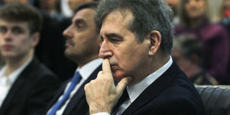 Μ. Χρυσοχοΐδης: Απαγορεύει τις συναυλίες στα Εξάρχεια