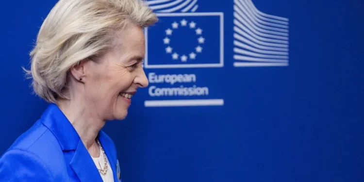 Η ΕΕ παγώνει τους δασμούς στις ΗΠΑ για 90 ημέρες και δηλώνει έτοιμη για συμφωνία