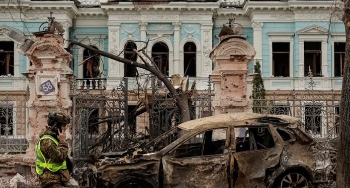 34 νεκροί από το ρωσικό πλήγμα στην πόλη Σούμι