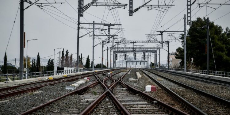 Σύγκρουση αμαξοστοιχίας με φορτηγό στην Αυλίδα