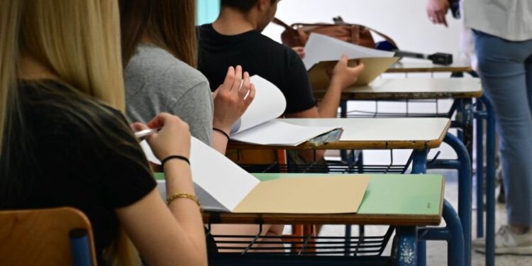 Στην τελική ευθεία για τις πανελλαδικές – Πότε θα χτυπήσει το τελευταίο κουδούνι στα σχολεία