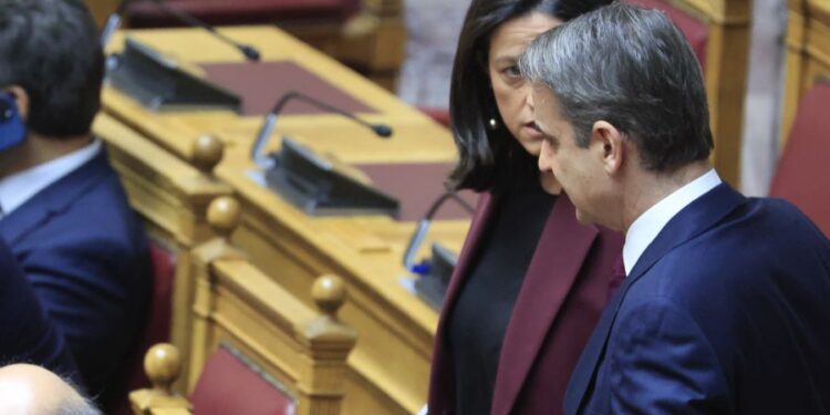 Ερώτηση στη Ν. Κεραμέως κατέθεσαν 11 βουλευτές της ΝΔ
