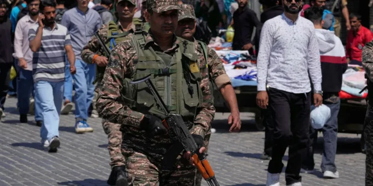 Ινδία – Πακίσταν: Ανταλλαγές πυρών στρατιωτών για πέμπτη συνεχόμενη νύχτα