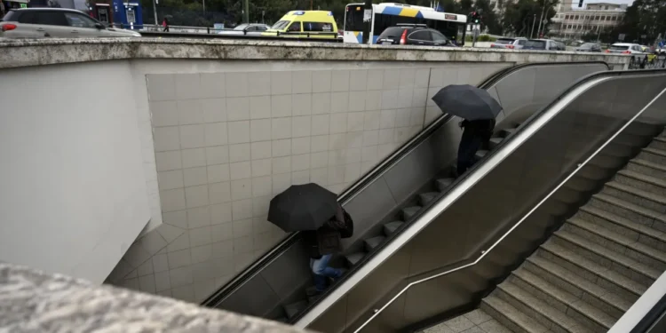 Πότε υποχωρούν οι καταιγίδες – Έρχεται βροχερό Σαββατοκύριακο