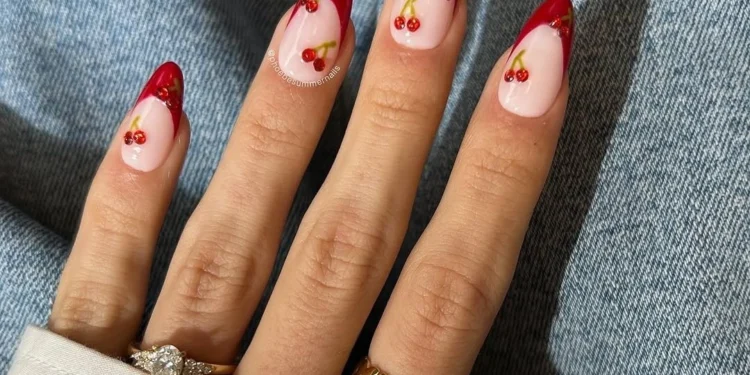 Berry Nails: Το πιο fun και ζουμερό manicure της άνοιξης