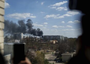 Μπαράζ ρωσικών επιθέσεων στην Ουκρανία πριν από τις νέες συνομιλίες – Το Παρίσι καταδικάζει ως «τέχνασμα» την πασχαλινή εκεχειρία του Πούτιν