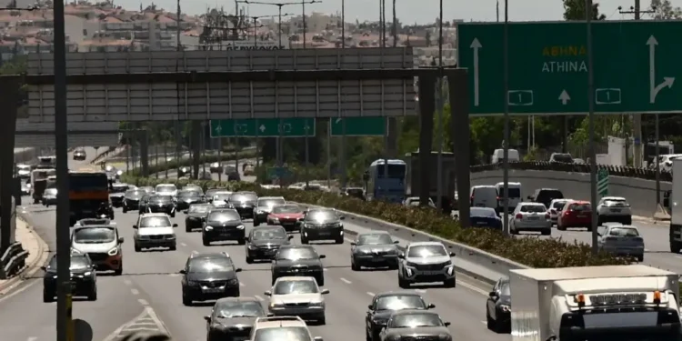 Κίνηση στους δρόμους: «Έμφραγμα» σε Κηφισό, Λεωφόρο Αθηνών, Λιμάνι Πειραιά και Αττική οδό