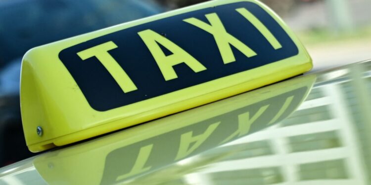 Ταξί: Απεργία την Μεγάλη Τρίτη για τη διέλευση από τις λεωφορειολωρίδες