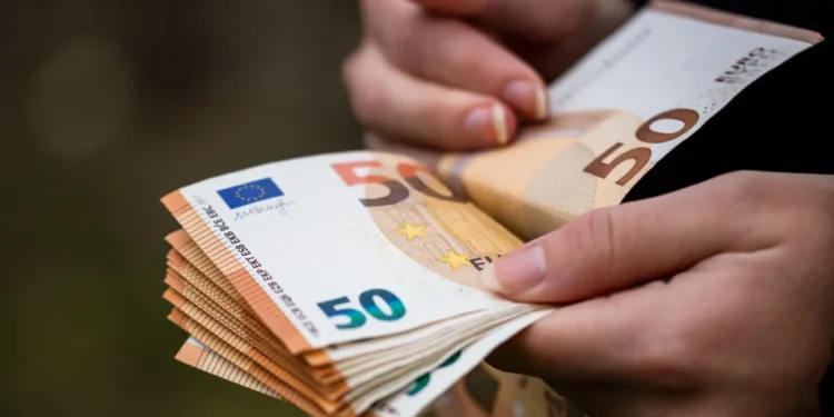 Δώρο Πάσχα: Έως πότε πρέπει να πληρωθεί – Τι ισχύει στην περίπτωση μη καταβολής του