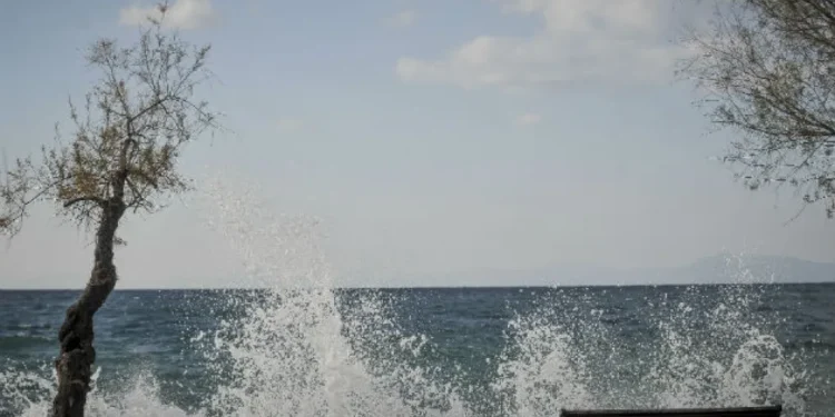 Καιρός: Συνεχίζονται οι βροχές και οι ισχυροί άνεμοι
