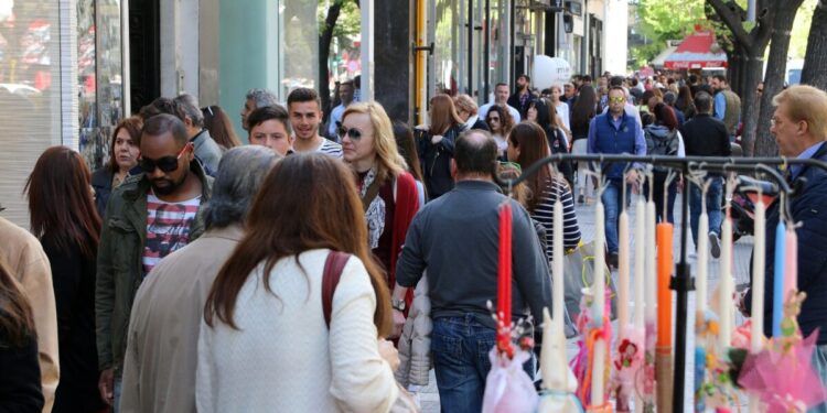 Πασχαλινό τραπέζι: Αυξήσεις σε αυγά, τσουρέκι – Ελλείψεις σε αρνί και κατσίκι