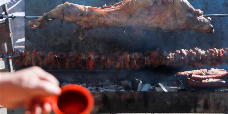 Πασχαλινό τραπέζι: Περίπου 10% ακριβότερο φέτος – Τουλάχιστον ένα ευρώ πάνω τα αμνοερίφια