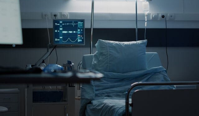 Αργοστόλι: Στη ΜΕΘ με διπλό έγκαυμα στους πνεύμονες ο 3χρονος μετά τη φωτιά