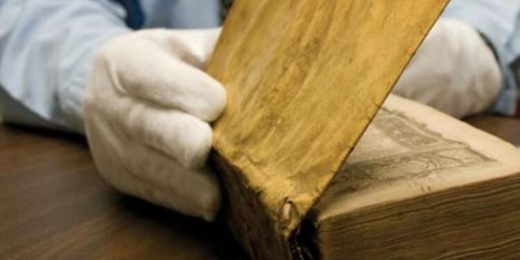 Βιβλίο δεμένο με ανθρώπινο δέρμα βρέθηκε σε γραφείο μουσείου – Εκτίθεται δημόσια