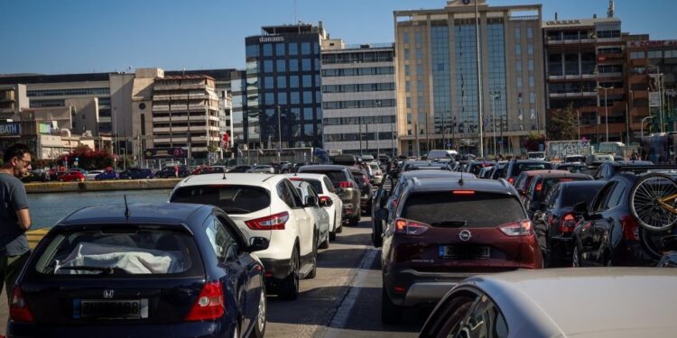 Αυξημένη η κίνηση στους δρόμους λόγω της εξόδου των εκδρομέων του Πάσχα