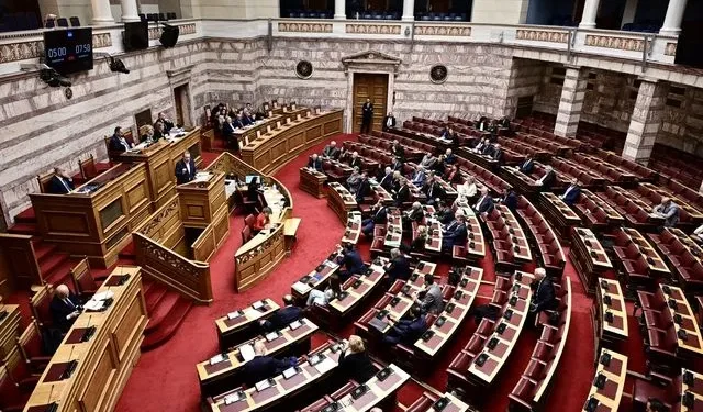 Τέμπη: Αναβρασμός στη Βουλή για την παραπομπή Τριαντόπουλου