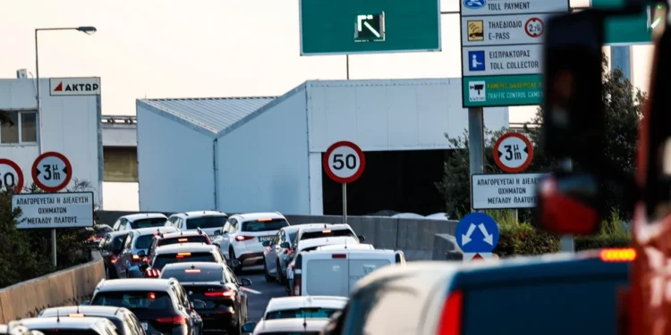 Κίνηση: Καθυστερήσεις στην Αττική Οδό στην έξοδο Ηρακλείου – Μποτιλιάρισμα σε Κηφισό και κέντρο