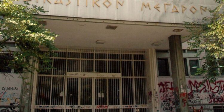 Λάρισα: Σήμερα οι απολογίες του 21χρονου μητροκτόνου και του ξαδέλφου του