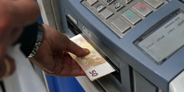 ΕΦΚΑ-ΔΥΠΑ: Καταβάλλονται εφάπαξ και επιδόματα – Όλες οι ημερομηνίες