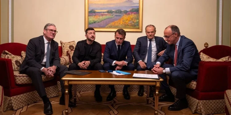 Γαλλία: Το Ελιζέ διαψεύδει ότι ο Μακρόν έκανε χρήση ναρκωτικών στο τρένο για το Κίεβο