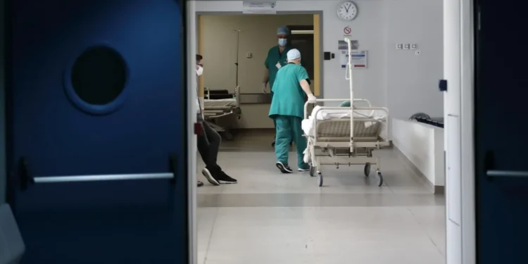 Λάρισα: Νεαρός διαπληκτίστηκε με 54χρονο – Τον δάγκωσε και του έκοψε το αυτί