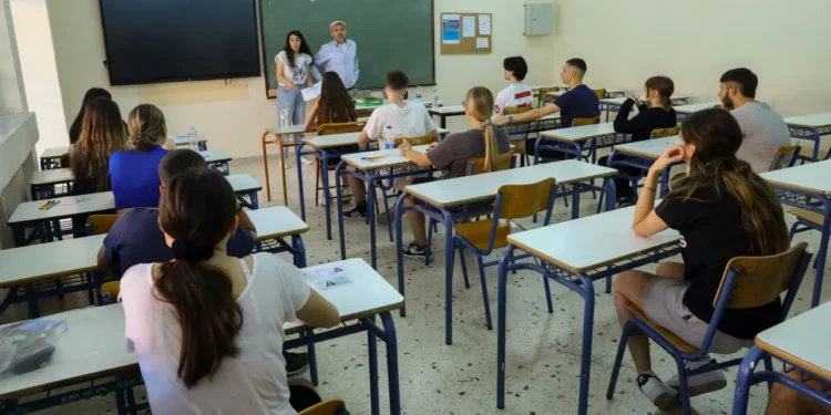 Πανελλήνιες 2025: Ποιοι δικαιούνται επίδομα 350 ευρώ – Ποια δικαιολογητικά απαιτούνται