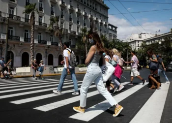 Κομισιόν: Σταθερά πάνω από τον μέσο όρο της ευρωζώνης και της ΕΕ η ελληνική οικονομία – Ανάπτυξη 2,3% το 2025 και 2,2% το 2026