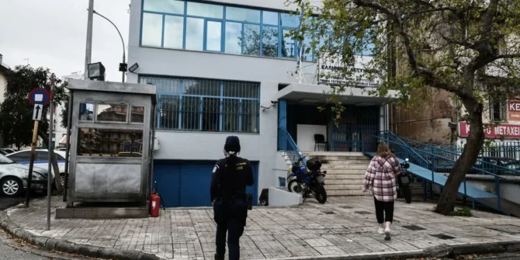 Νέες ταυτότητες: Κατάργηση της τοπικής αρμοδιότητας και διευρυμένο ωράριο σε 81 αστυνομικά τμήματα