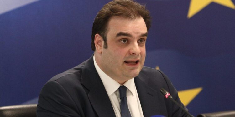 Ελαφρύνσεις για τη μεσαία τάξη στη ΔΕΘ προανήγγειλε ο Πιερρακάκης