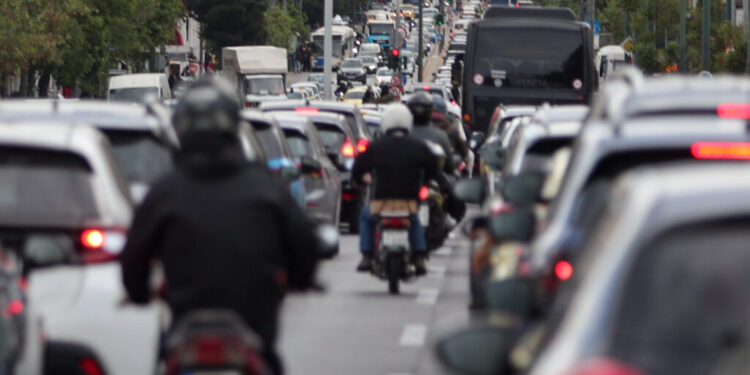 Συνωστισμός στο myCar για τέλη κυκλοφορίας με το μήνα: Αυξάνονται οι οδηγοί του… καλοκαιριού – Τα «ψιλά γράμματα» και τα πρόστιμα
