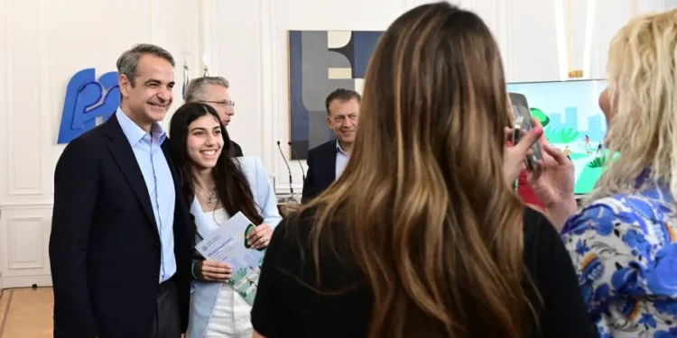 Μητσοτάκης κατά της βίας ανηλίκων: Απαιτεί συμμετοχή της οικογένειας – Η σημασία του kids wallet