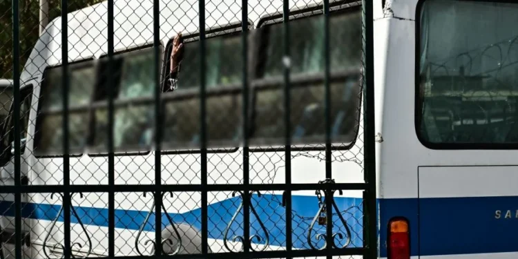 Eπίθεση στη Νομική: Ποινική δίωξη για ένα κακούργημα και οκτώ πλημμελήματα σε βάρος των έξι συλληφθέντων