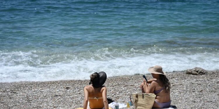 «Καυτό» Σαββατοκύριακο με θερμοκρασίες πάνω από 30 βαθμούς – Νέο κύμα κακοκαιρίας την επόμενη εβδομάδα