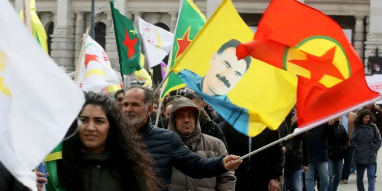 Ιστορική απόφαση του κουρδικού PKK: Αναστέλλει τη δράση του και καταθέτει τα όπλα