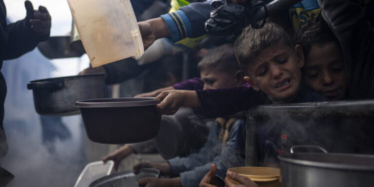 Σύγκρουση Ισραήλ και ΟΗΕ για την ανθρωπιστική βοήθεια στη Γάζα – Κατηγορίες, αποκλεισμοί και χάος